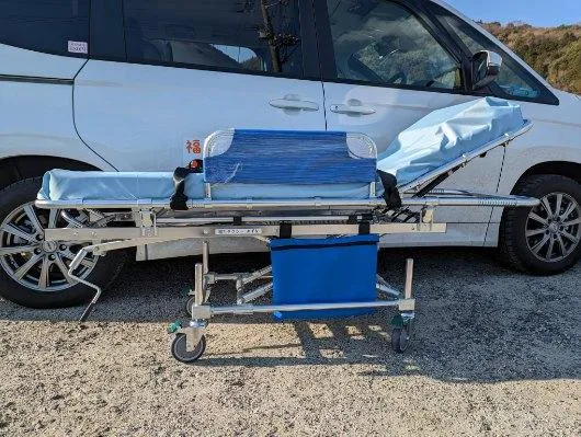 ストレッチャー（寝台車）